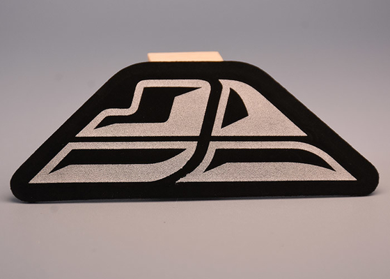 Microfiber a gravé les vêtements en refief réfléchis de Logo Heat Transfer Labels For