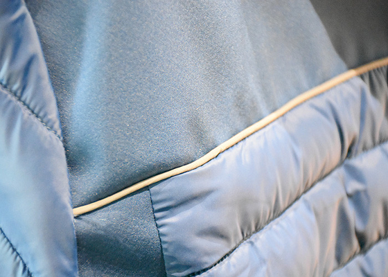 Tape réfléchissante sur mesure cousue dans un vêtement