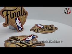 Impression de logos personnalisés en silicone sur étiquettes en tissu tissé pour vêtements