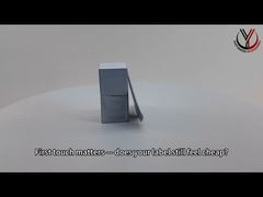 Les labels imprimés adhésifs d'habillement de silicone de fonte chaude ont adapté le sergé aux besoins du client de retour