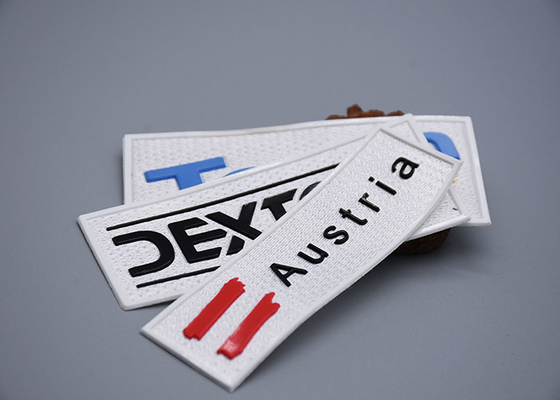 Le textile tissé a imprimé Matte Silicone Logo Patch White pour des vêtements