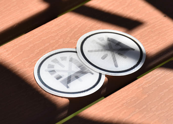 Support en caoutchouc de silicone, imprimé avec un logo réfléchi noir, pour l'habillement