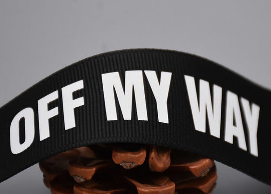 Sangle noire Logo Screen Printed Labels blanc de polyester de la coutume 20mm d'habillement