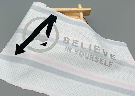 Habillement argenté réfléchi fait sur commande de Logo Heat Transfer Label For